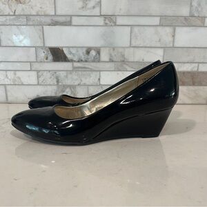 Bandolino Women’s Black Patent Leather Wedge Heel Shoes Size 7